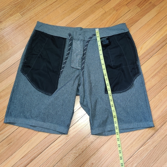 Hang Ten Hybrid Shorts NWOT, size 38 - Picture 9 of 10
